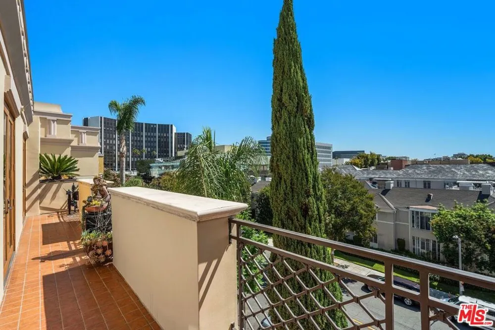 137 S Spalding Drive #401 Beverly Hills, CA 90212
