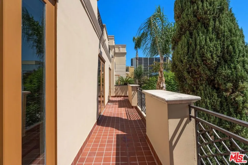 137 S Spalding Drive #401 Beverly Hills, CA 90212