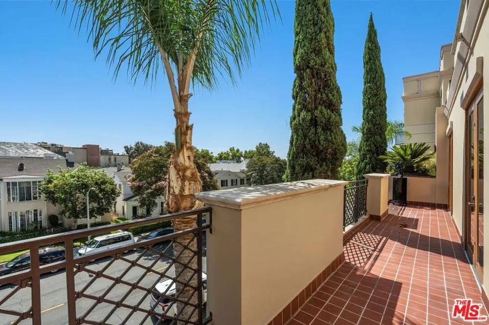 137 S Spalding Drive #401 Beverly Hills, CA 90212