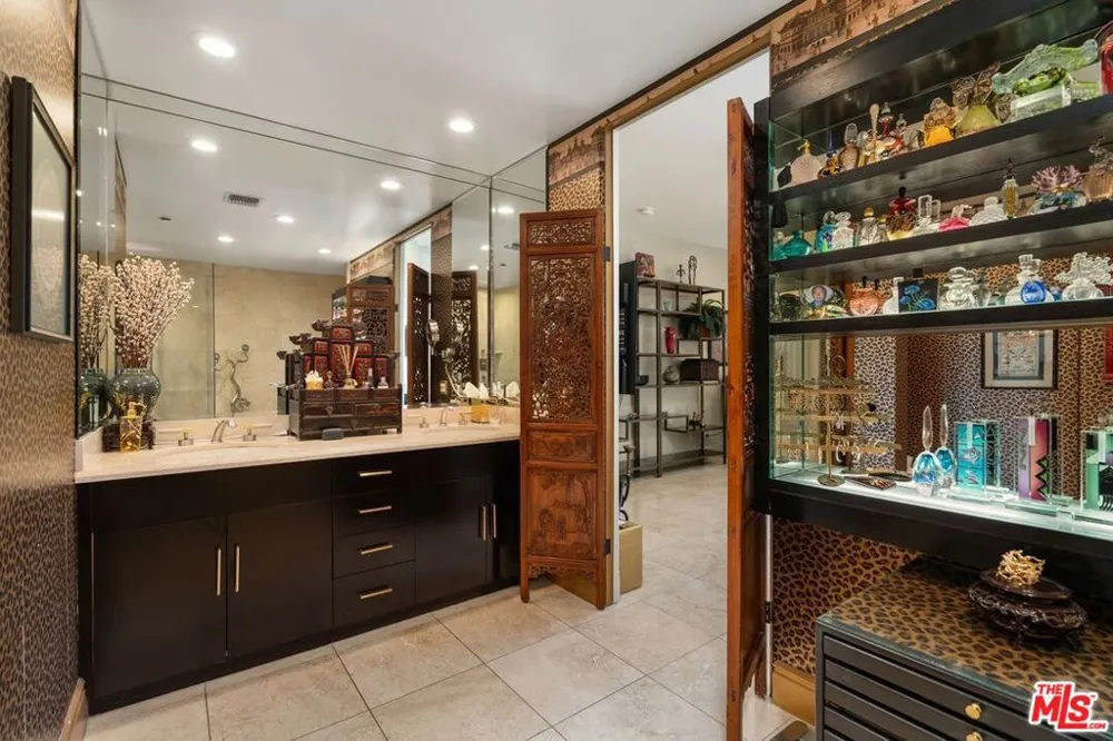137 S Spalding Drive #401 Beverly Hills, CA 90212