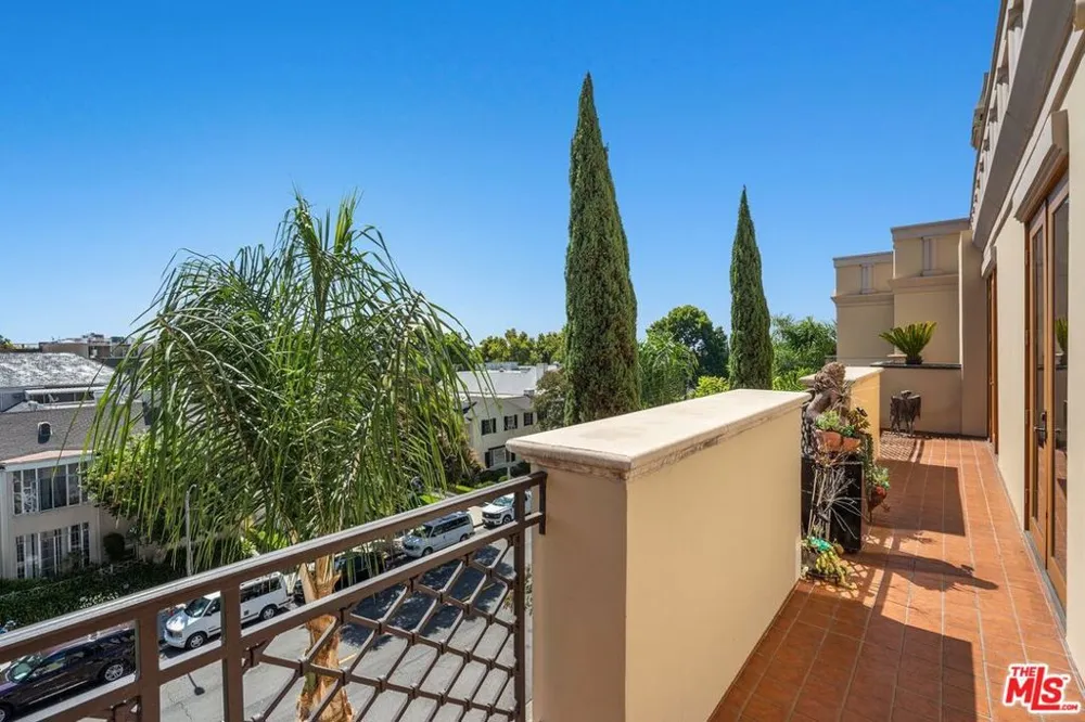 137 S Spalding Drive #401 Beverly Hills, CA 90212