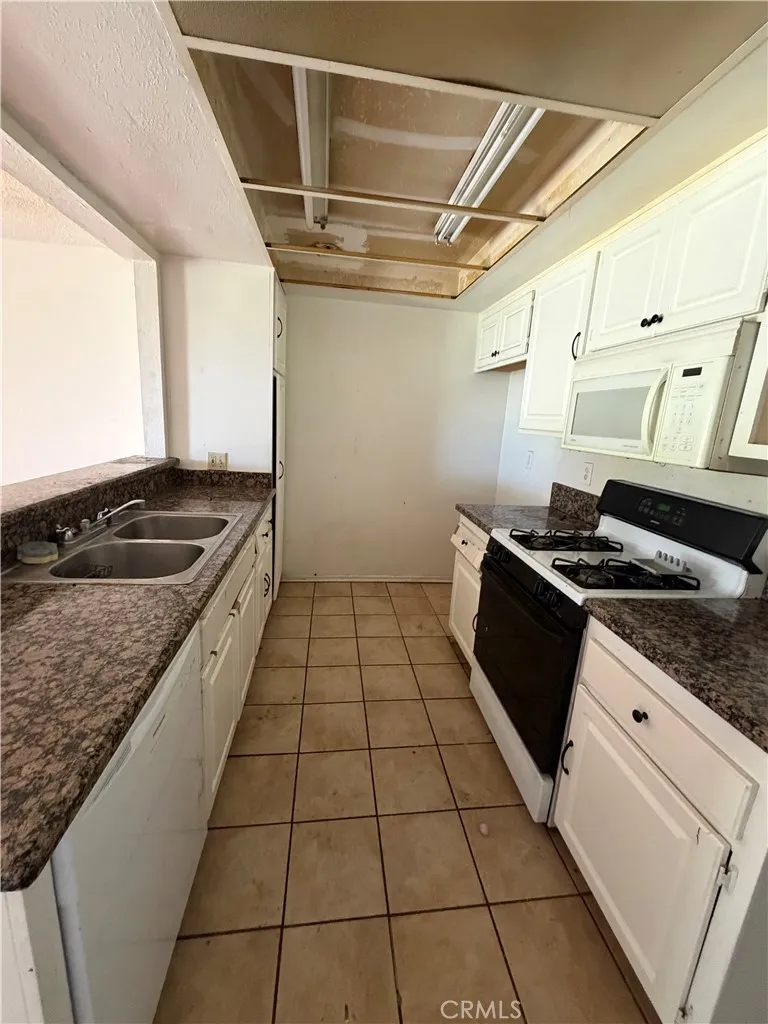 1460 Kendall Drive San Bernardino, CA 92407