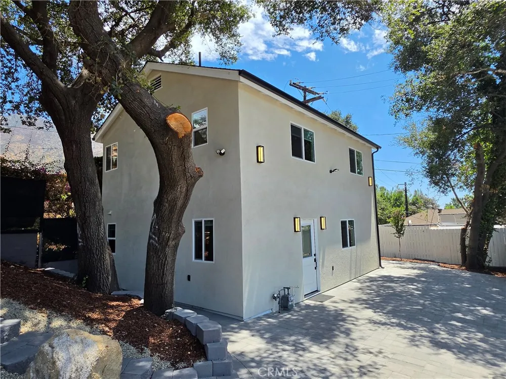 3130 Mount Curve Altadena, CA 91001