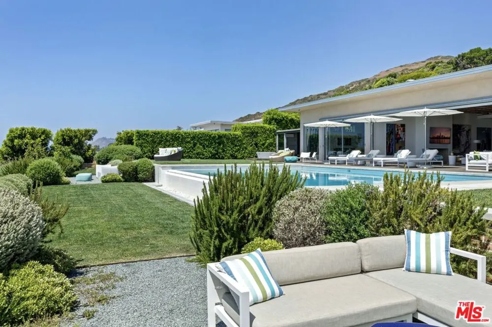 24685 Pacific Coast Highway Malibu, CA 90265