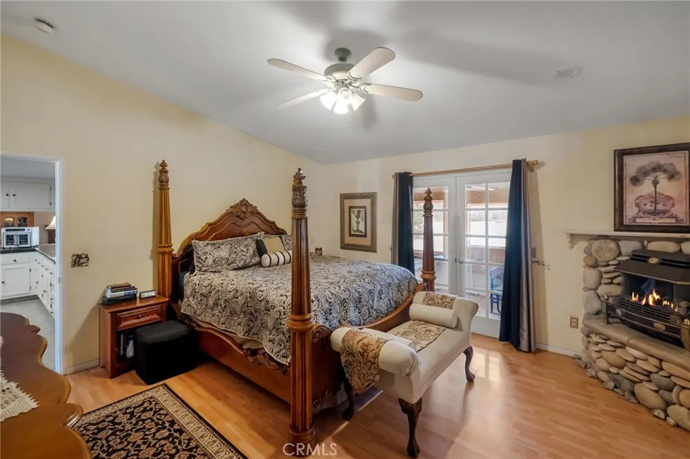 12274 Mountain Pinon Hills, CA 92372