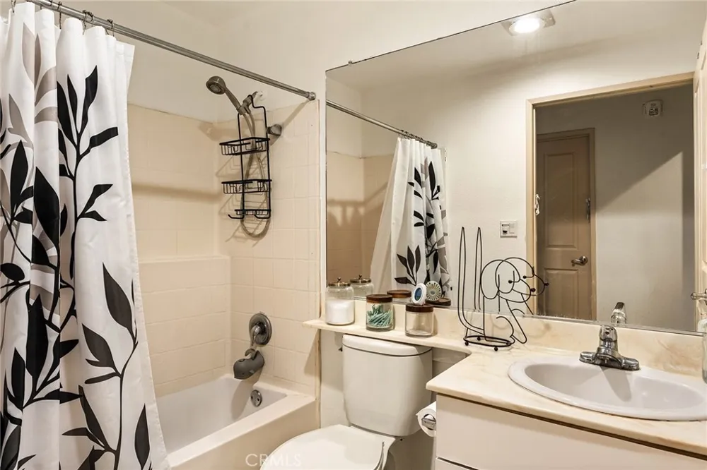 19350 Sherman Way #139 Reseda, CA 91335