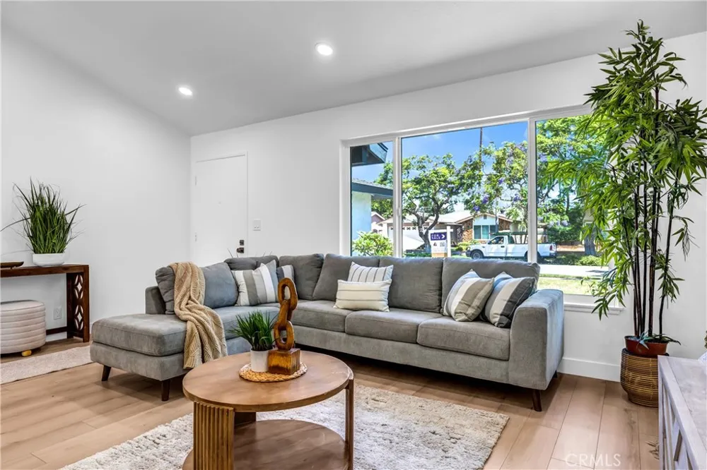 11610 Gonsalves Cerritos, CA 90703
