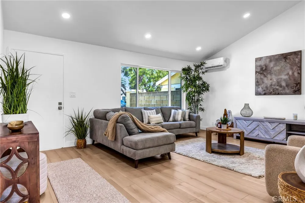 11610 Gonsalves Cerritos, CA 90703