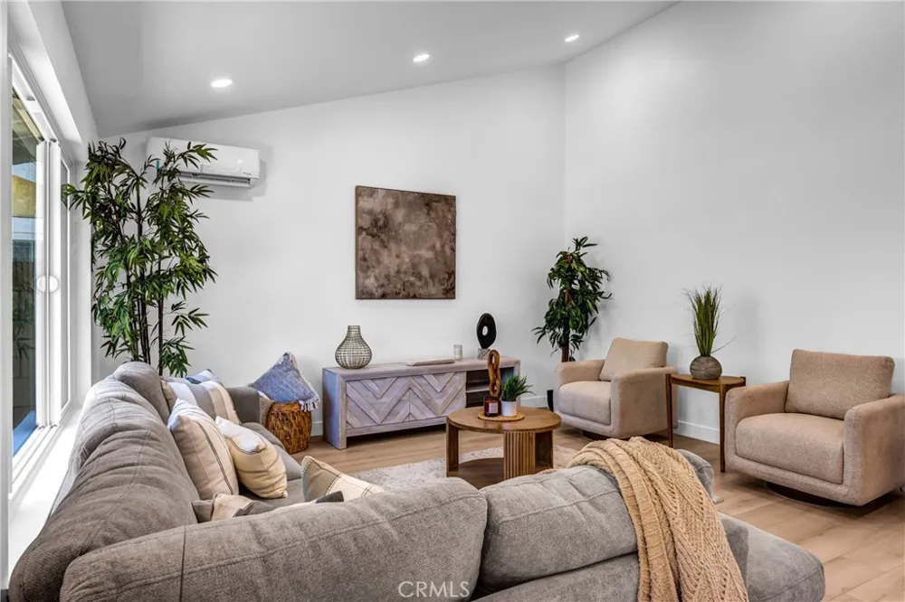 11610 Gonsalves Cerritos, CA 90703