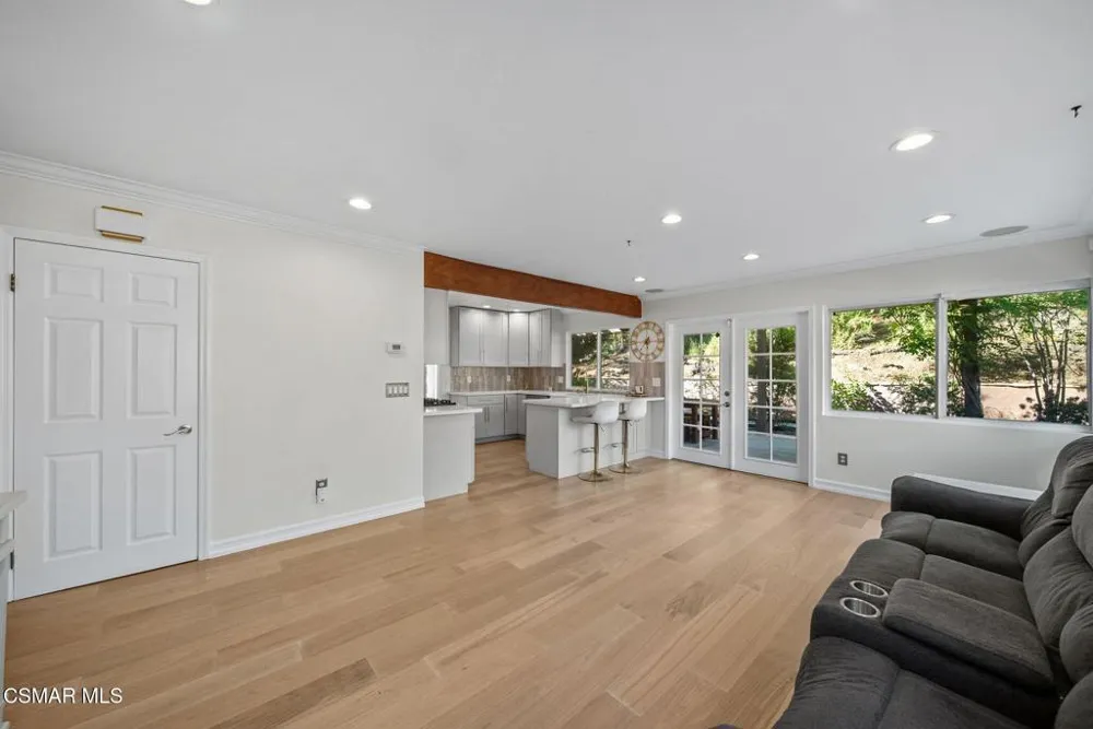 30729 Lakefront Drive Agoura Hills, CA 91301