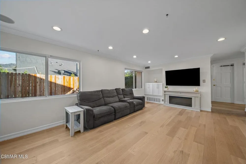 30729 Lakefront Drive Agoura Hills, CA 91301