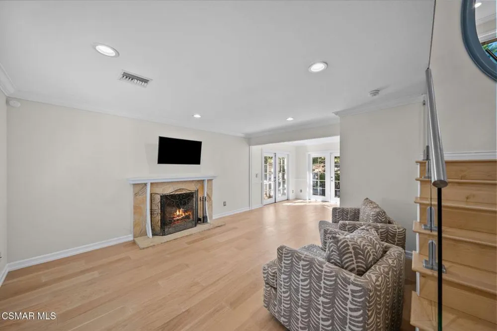 30729 Lakefront Drive Agoura Hills, CA 91301