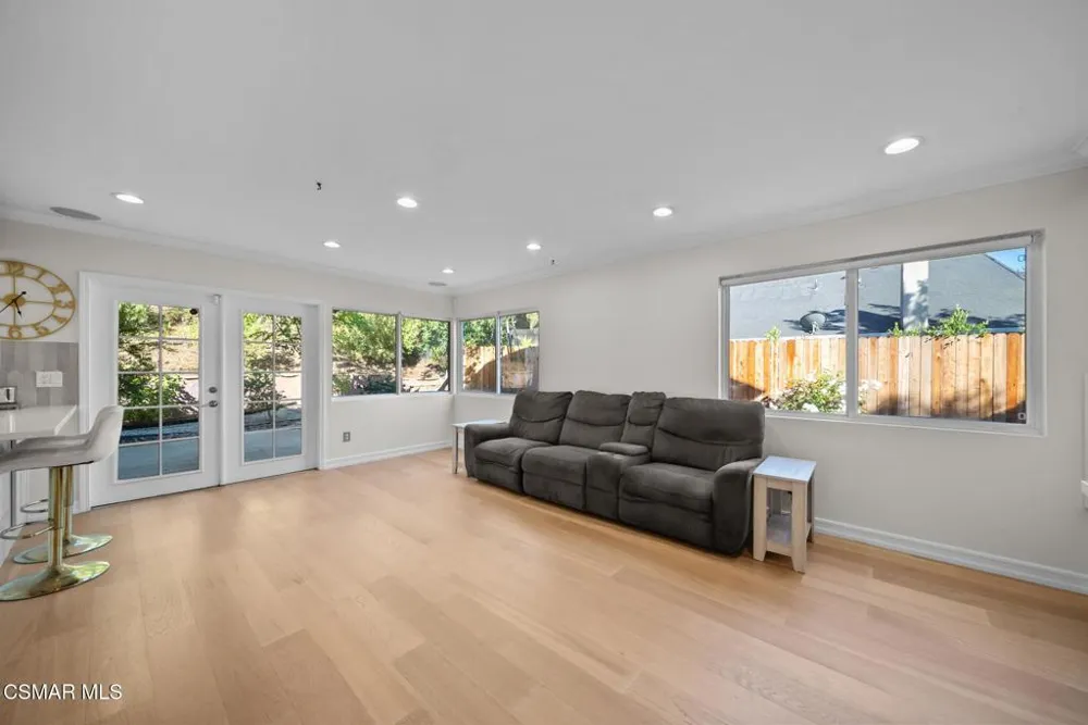 30729 Lakefront Drive Agoura Hills, CA 91301