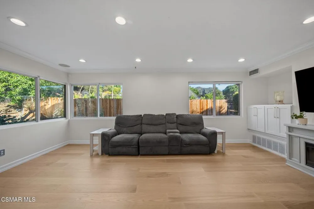 30729 Lakefront Drive Agoura Hills, CA 91301