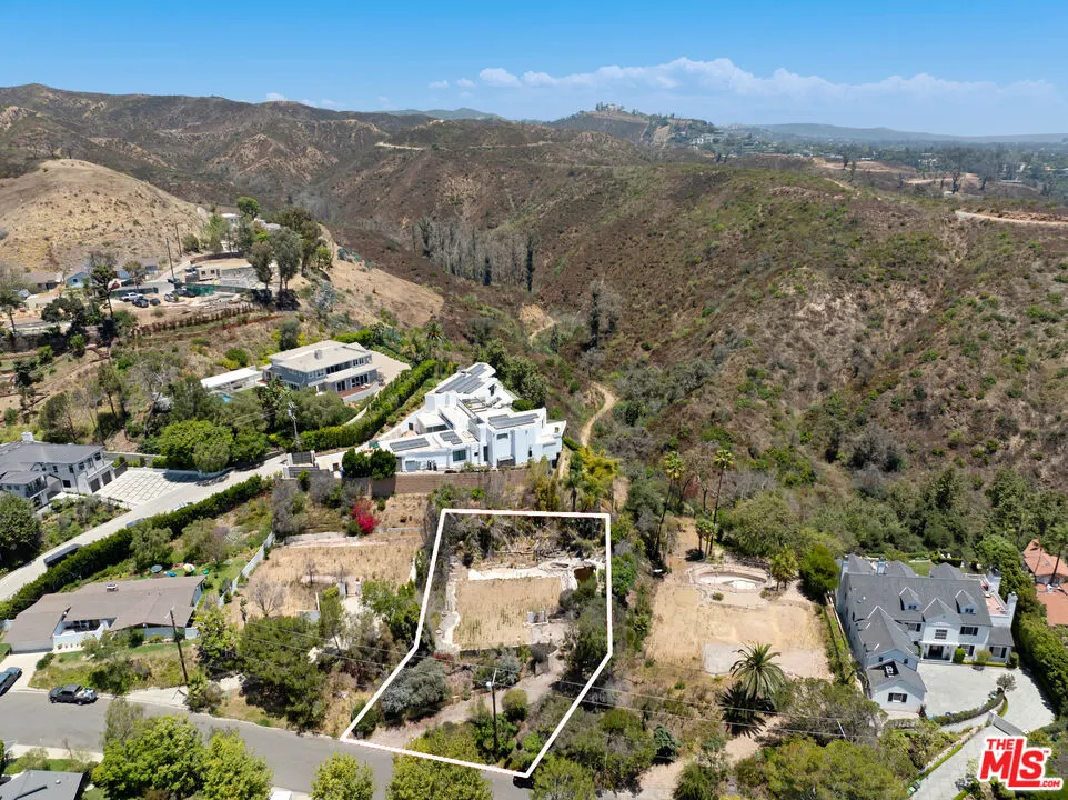 1324 Marinette Road Pacific Palisades, CA 90272