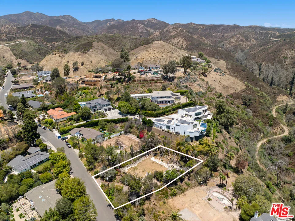 1324 Marinette Road Pacific Palisades, CA 90272