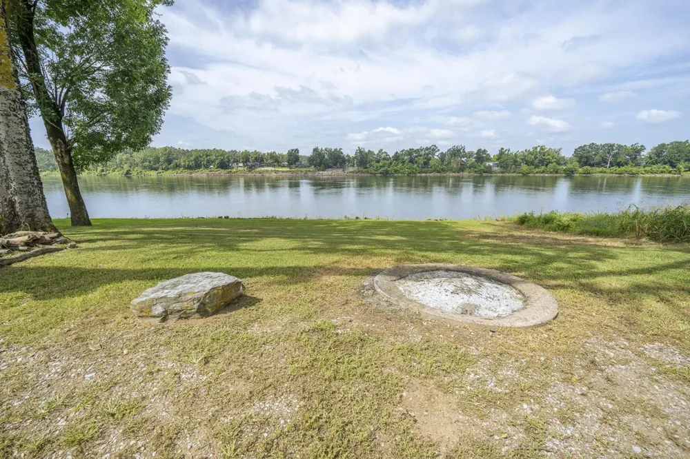 965 ARNOLD LN Savannah, TN 38372