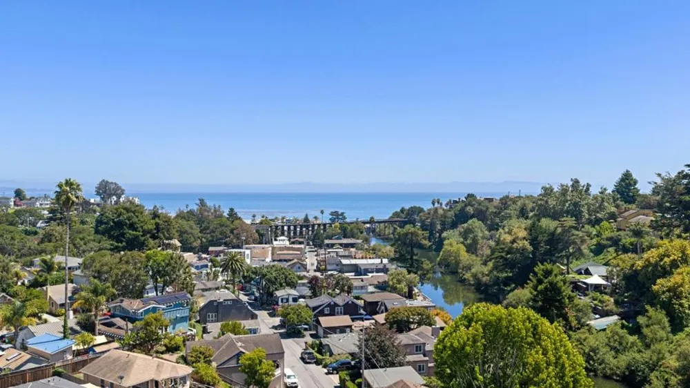 525 Riverview Drive Capitola, CA 95010