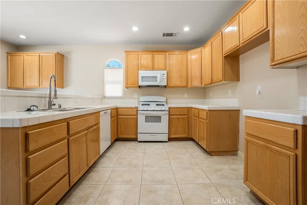 13680 Summit View Street Hesperia, CA 92344