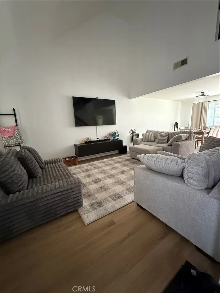 321 Sacramento Spring Valley, CA 91977