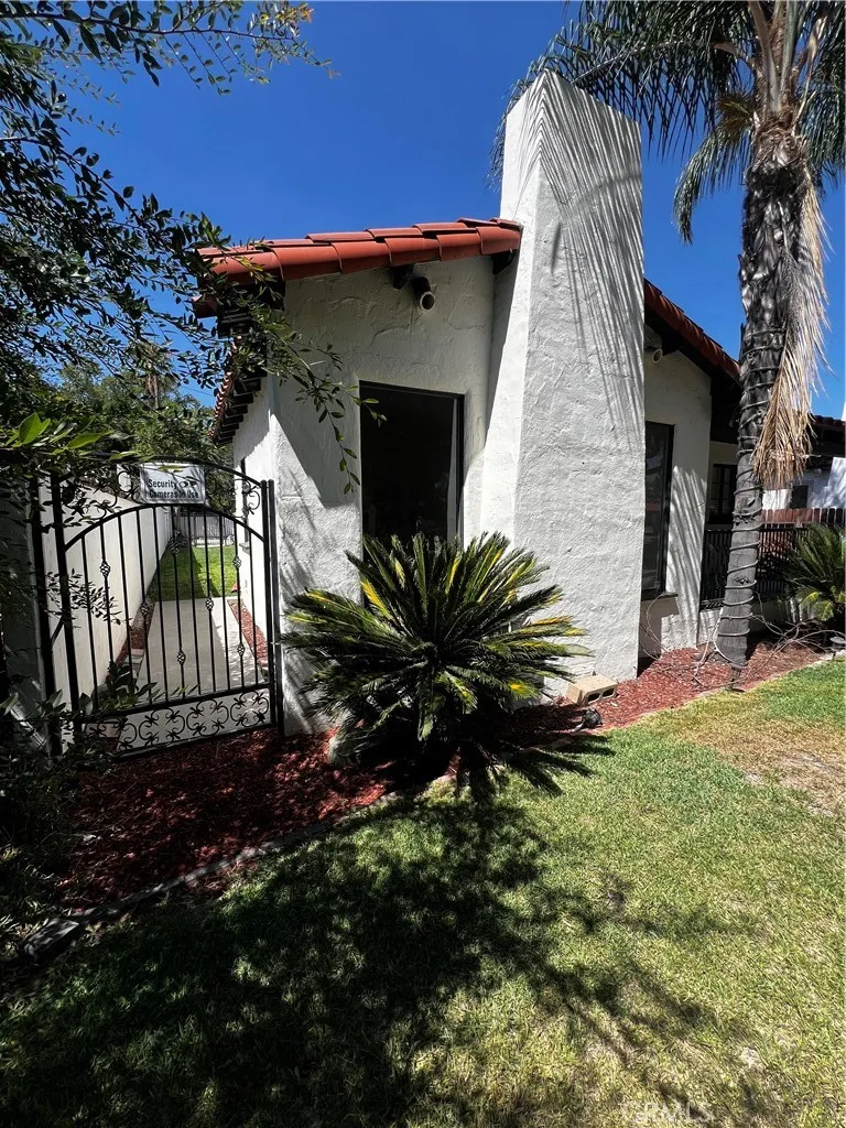 484 W 25th San Bernardino, CA 92405