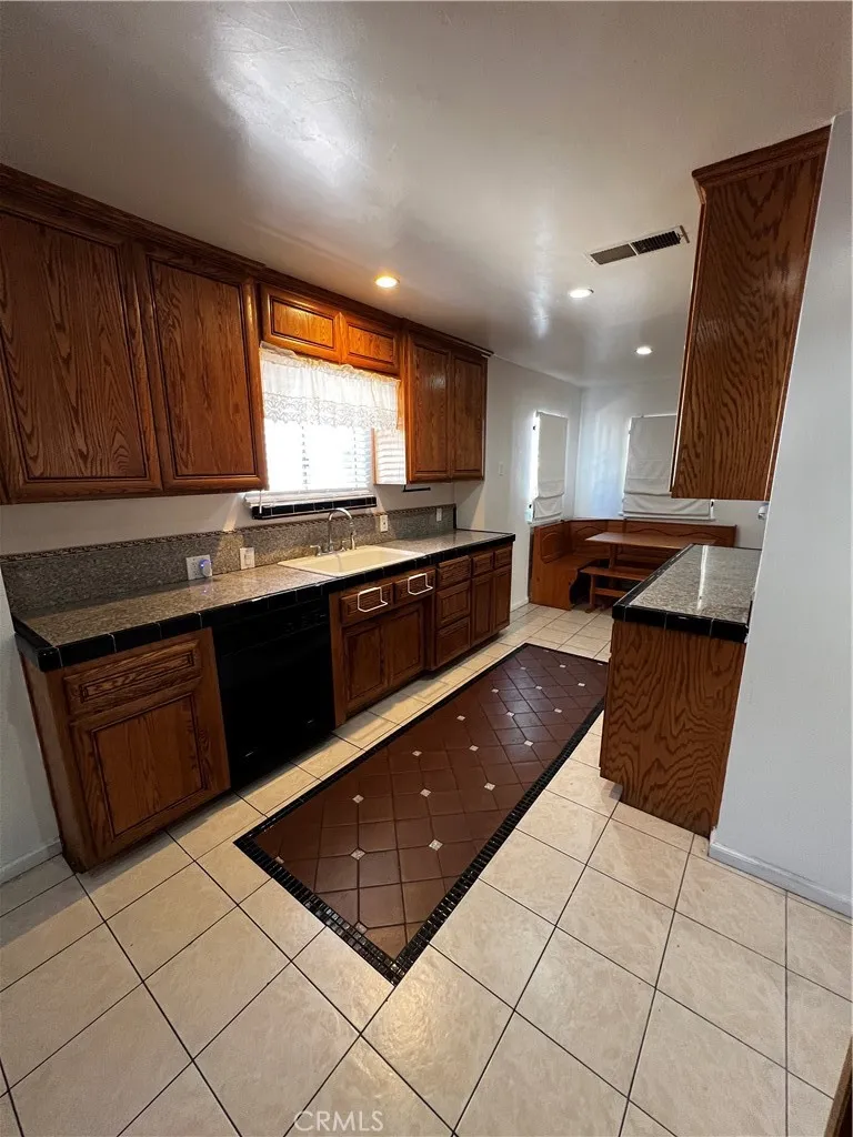 484 W 25th San Bernardino, CA 92405