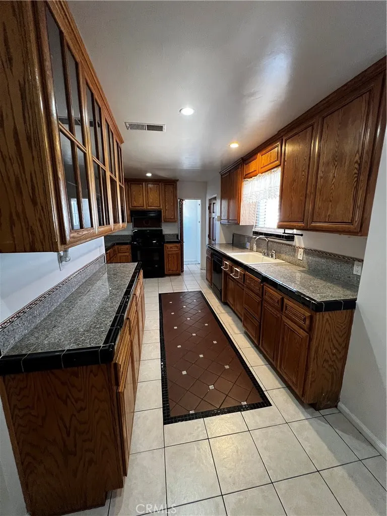 484 W 25th San Bernardino, CA 92405