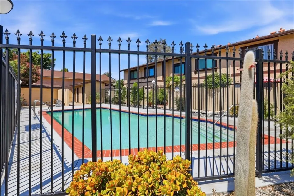 8601 Sunland #5 Sun Valley, CA 91352