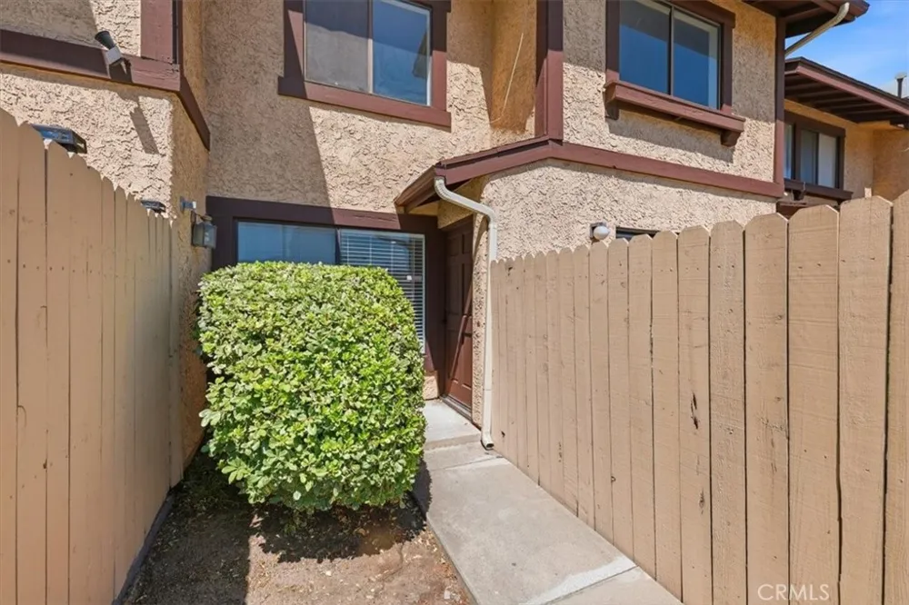 8601 Sunland #5 Sun Valley, CA 91352