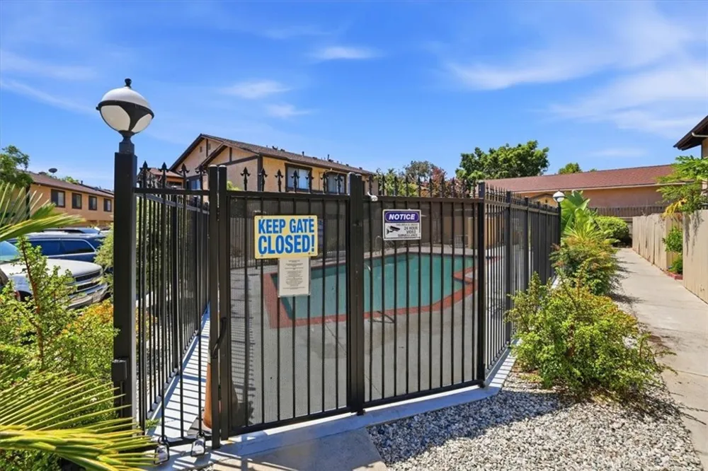 8601 Sunland #5 Sun Valley, CA 91352