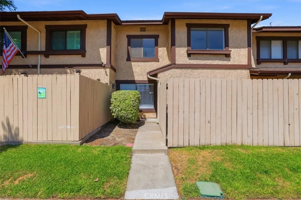 8601 Sunland #5 Sun Valley, CA 91352