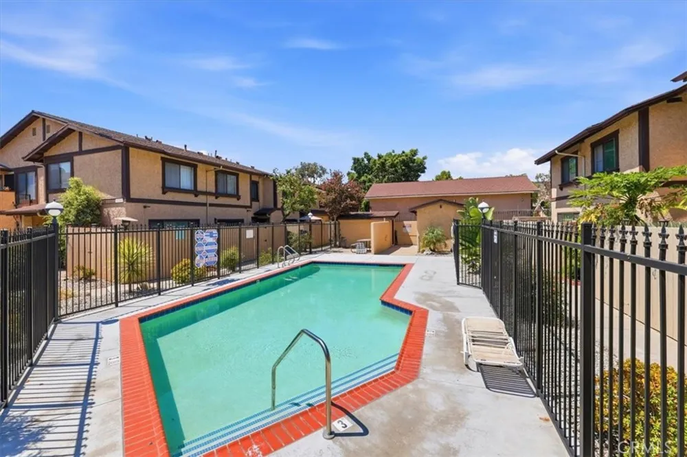 8601 Sunland #5 Sun Valley, CA 91352