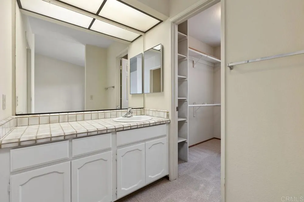 6890 Peach Tree Road Carlsbad, CA 92011