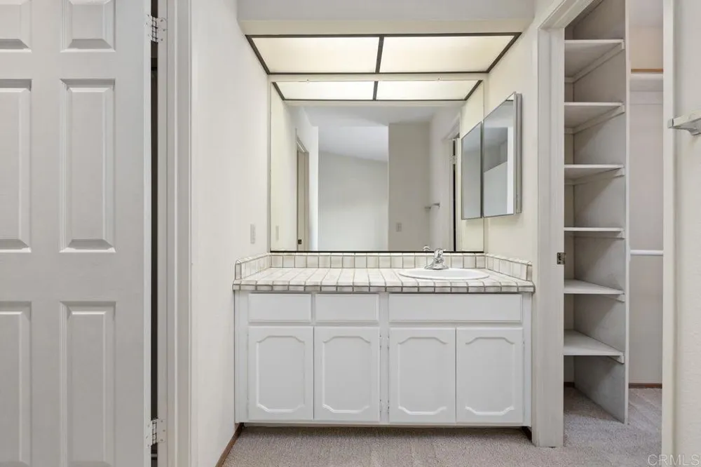 6890 Peach Tree Road Carlsbad, CA 92011