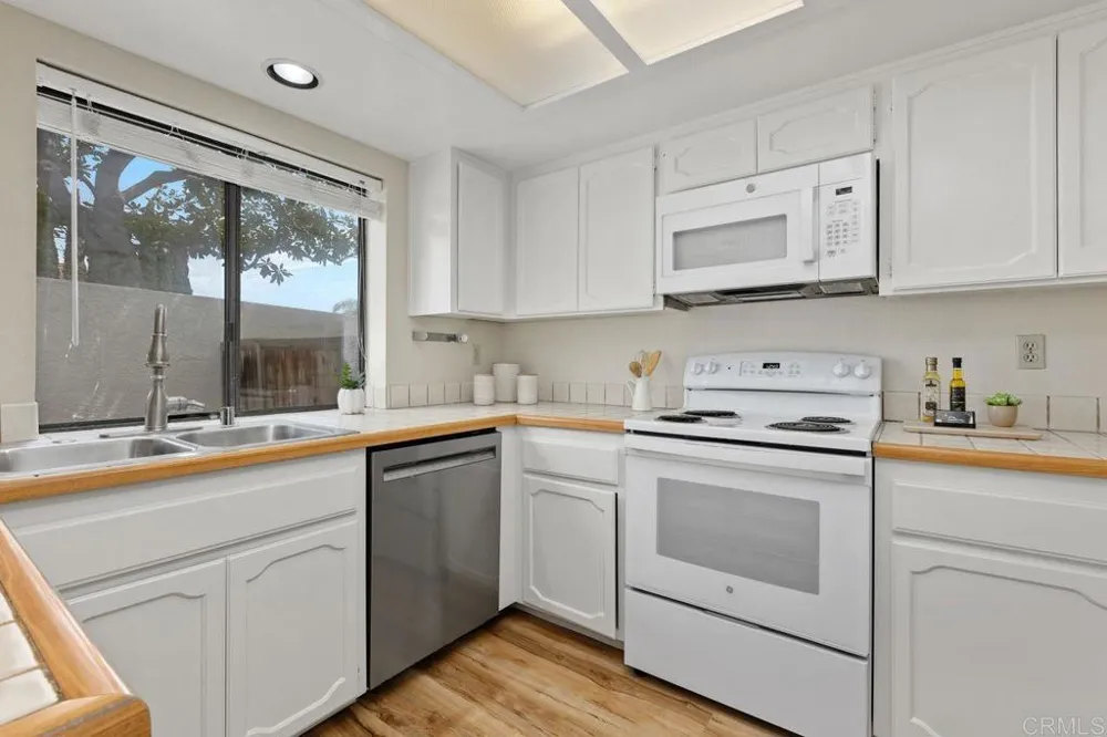 6890 Peach Tree Road Carlsbad, CA 92011