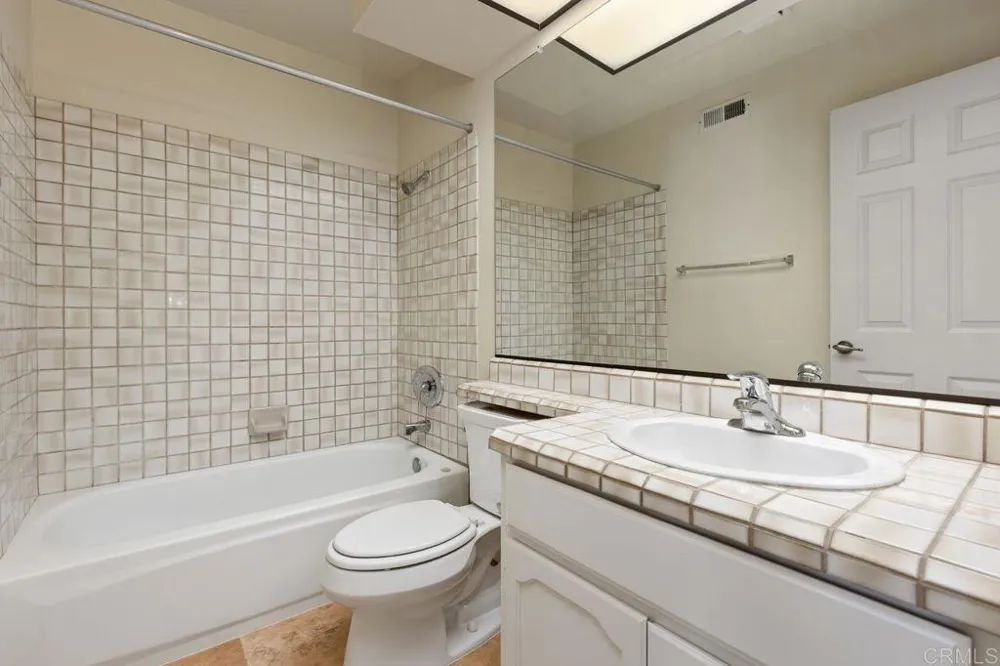 6890 Peach Tree Road Carlsbad, CA 92011