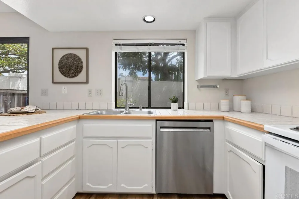6890 Peach Tree Road Carlsbad, CA 92011