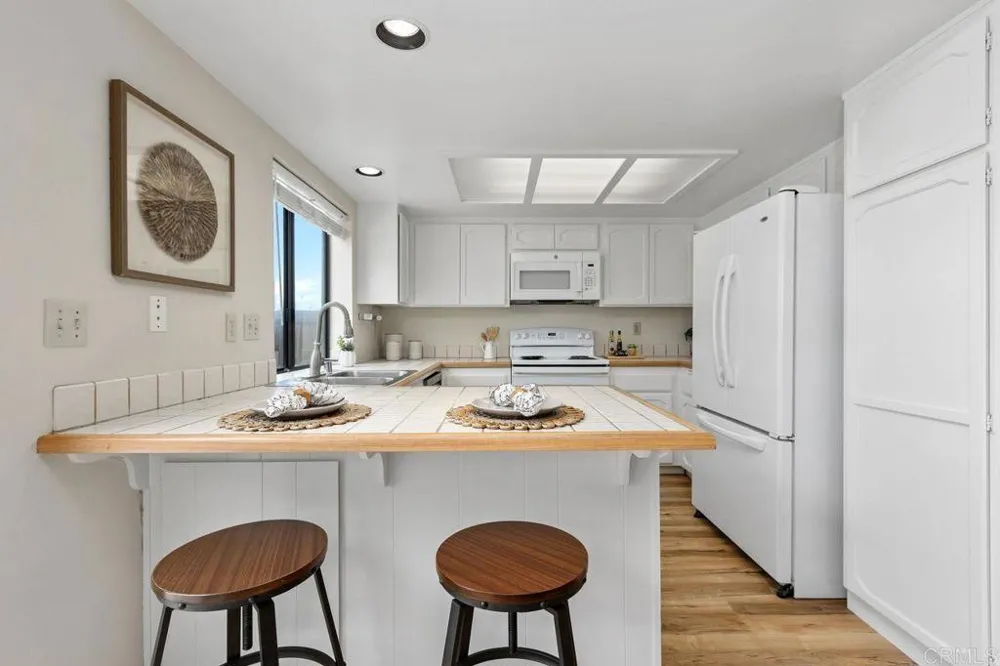 6890 Peach Tree Road Carlsbad, CA 92011