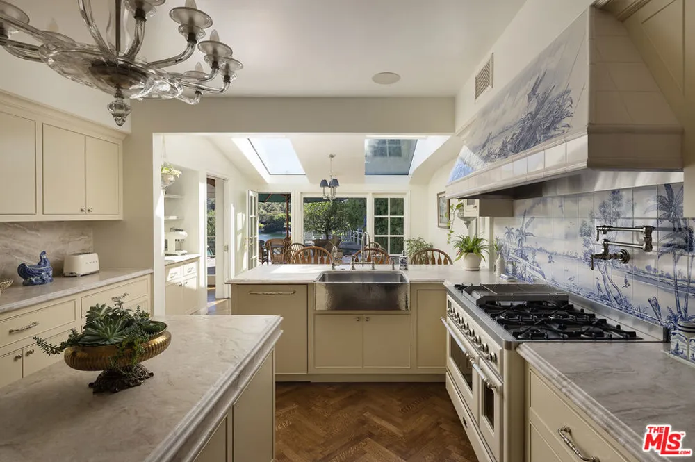 10030 Toluca Lake Avenue Toluca Lake, CA 91602
