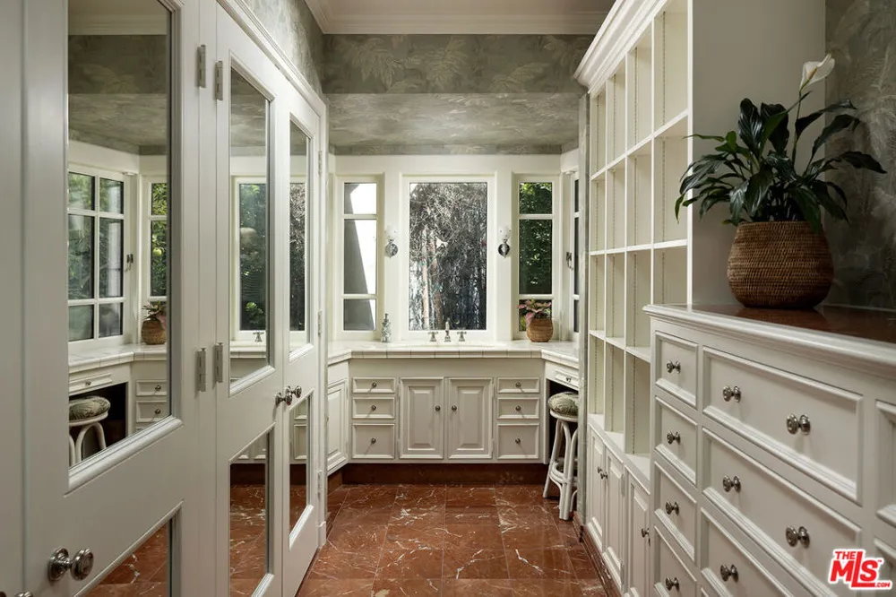 10030 Toluca Lake Avenue Toluca Lake, CA 91602