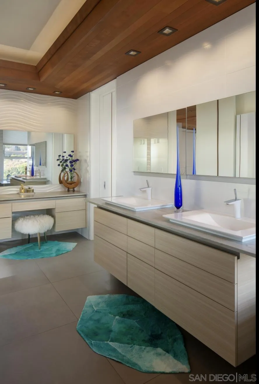 1956 Seaview Ave Del Mar, CA 92014