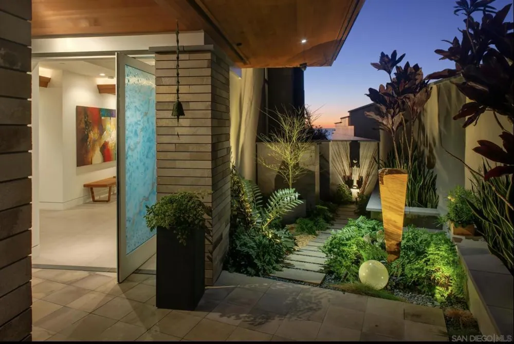 1956 Seaview Ave Del Mar, CA 92014
