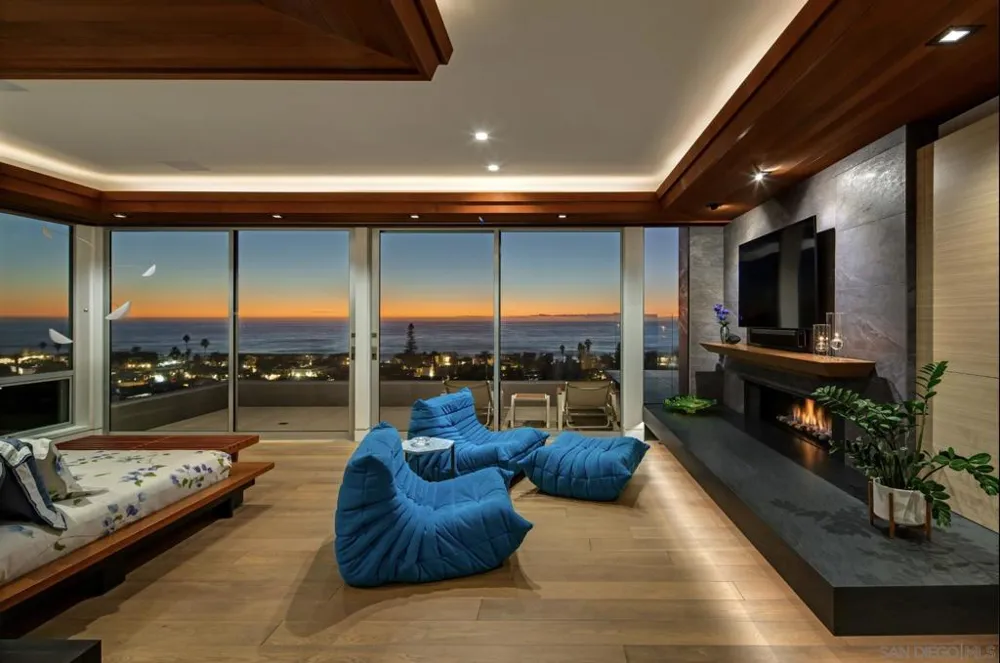 1956 Seaview Ave Del Mar, CA 92014