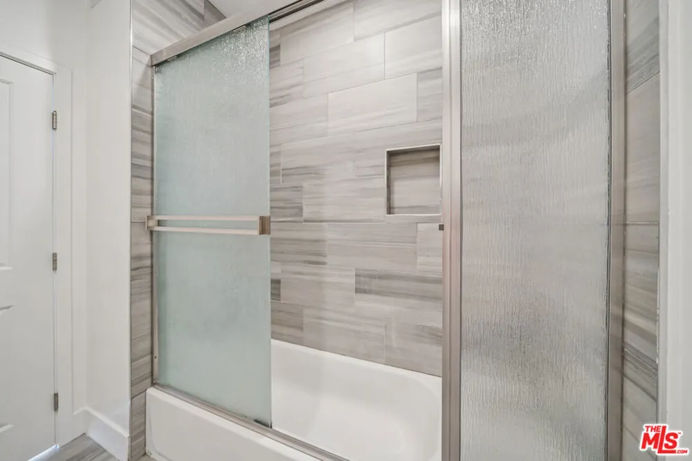6002 Klump Avenue #6 North Hollywood, CA 91606