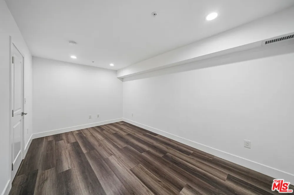 6002 Klump Avenue #6 North Hollywood, CA 91606