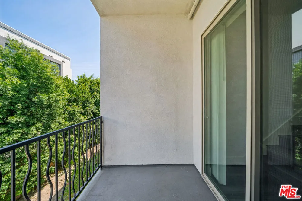 6002 Klump Avenue #6 North Hollywood, CA 91606