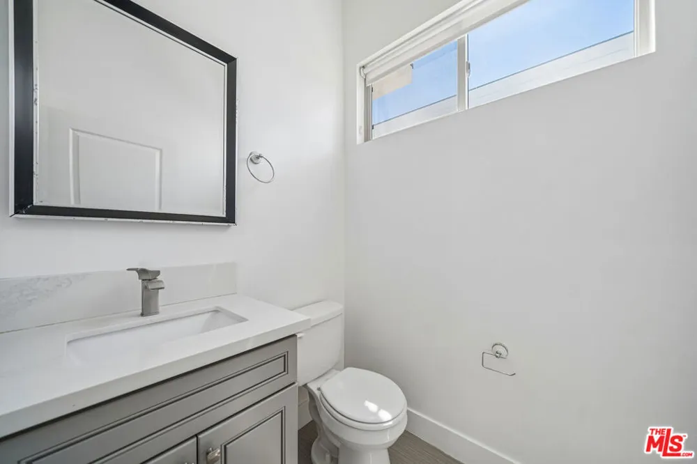 6002 Klump Avenue #6 North Hollywood, CA 91606