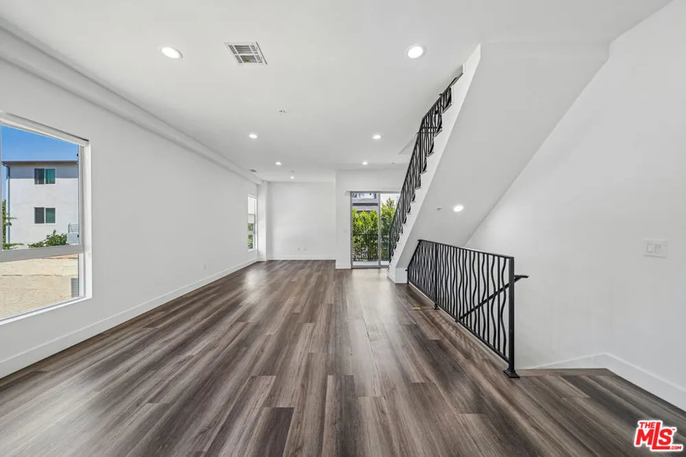 6002 Klump Avenue #6 North Hollywood, CA 91606
