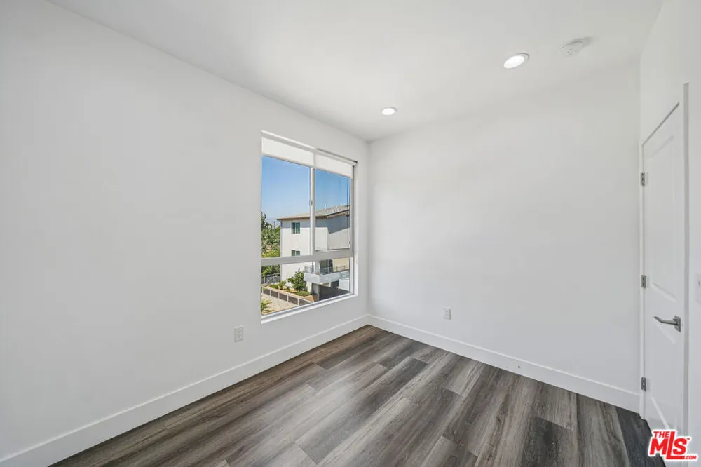 6002 Klump Avenue #6 North Hollywood, CA 91606