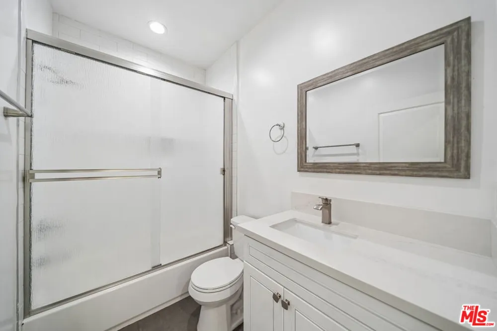 6002 Klump Avenue #6 North Hollywood, CA 91606